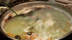 熬骨头汤时，切记不要放这“2味”！不然腥味重